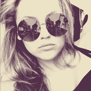 Meet your Posher, Brooke